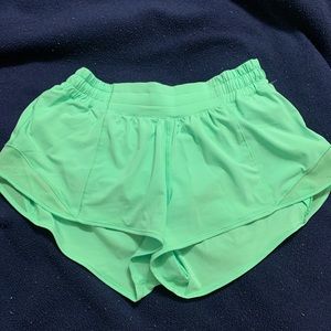 scream green lululemon hotty hot shorts